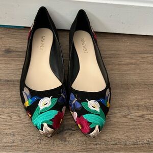 Nine West|Black Floral Embroidered Pointed Flats sz 6